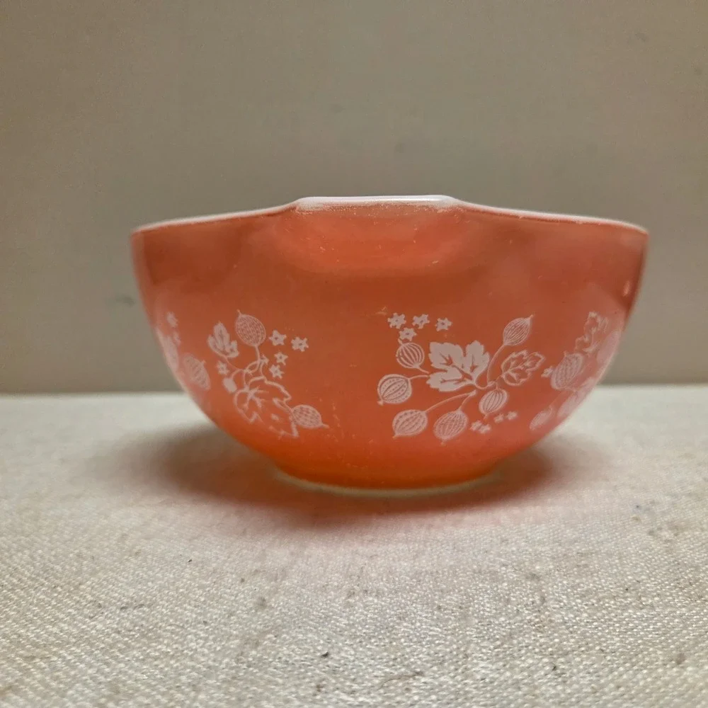 Vintage Pyrex Gooseberry Pink Cinderella Mixing Bowl 441 1.5 Pint Milk Glass